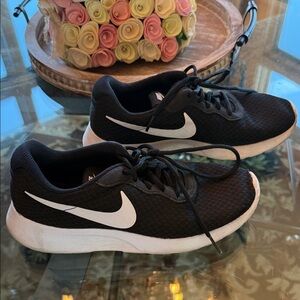Nike size 8 Women's Black and White Sneakers ( No Box)